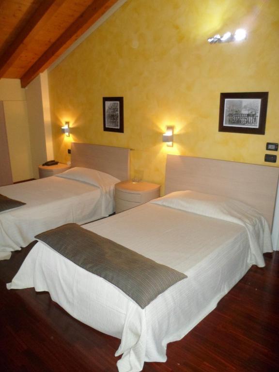 Hotel Fontana Santa Grumello del Monte Ruang foto