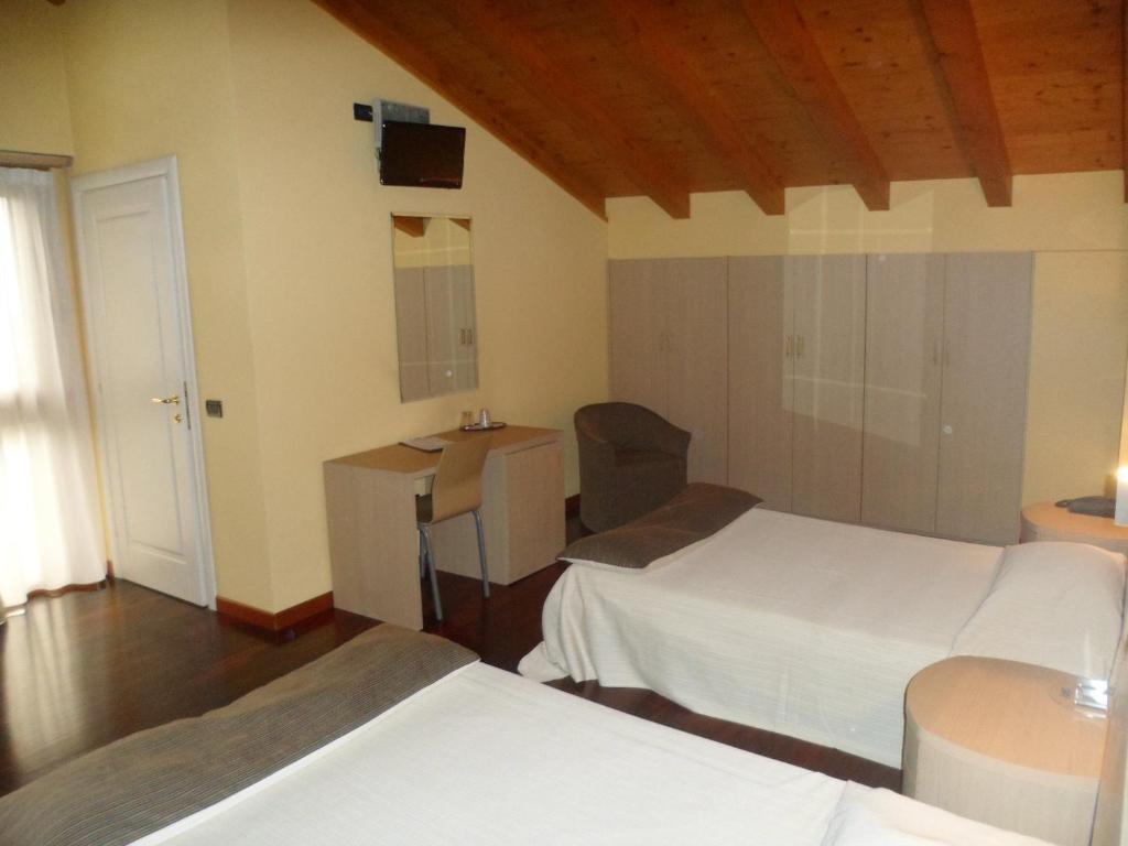 Hotel Fontana Santa Grumello del Monte Ruang foto