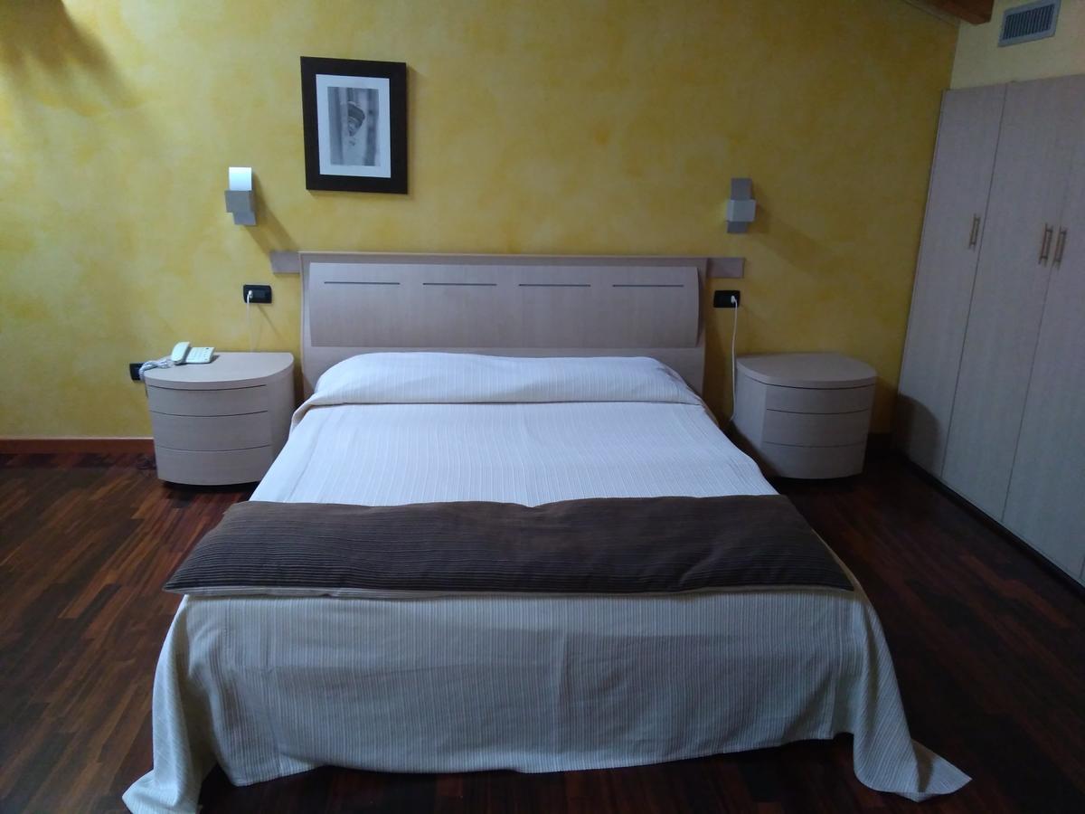 Hotel Fontana Santa Grumello del Monte Bagian luar foto